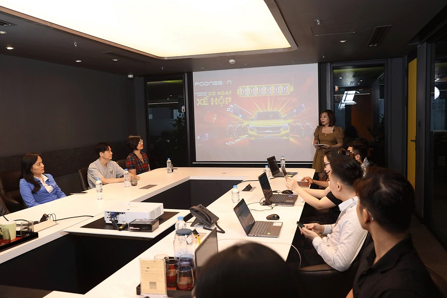 Đại diện Poongsan Hàn Quốc, đại diện khách hàng trong buổi ghi hình trực tiếp